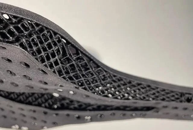 Disinn ta 'sarġ stampat 3D - struttura tal-kannizzata